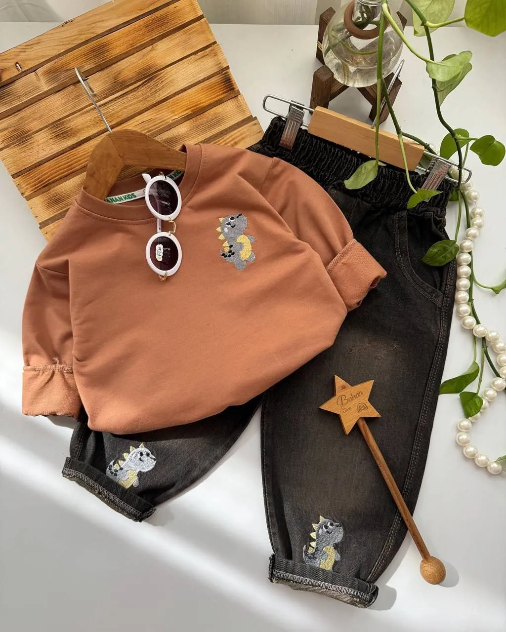 ست عیدانه بچهگانه لی دایناسور کرم پسرانه و دخترانه باکیفیت و ارزان